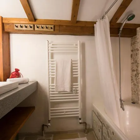 Les Chosalets Sleeps 3 Pool 아파트