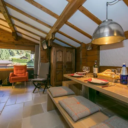 Les Chosalets Sleeps 3 Pool 아파트